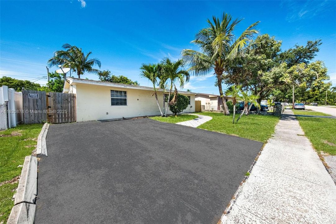 En Venta: $497,000 (5 camas, 3 baños, 1662 Pies cuadrados)