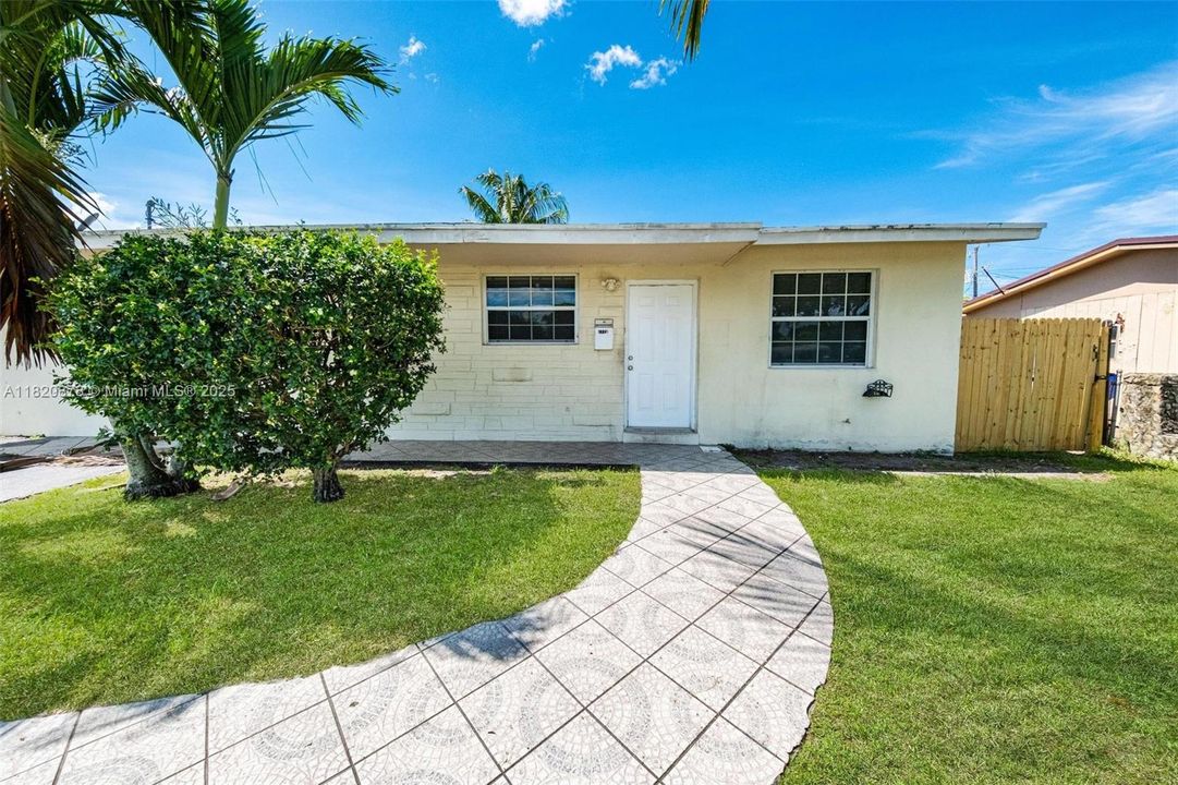 En Venta: $497,000 (5 camas, 3 baños, 1662 Pies cuadrados)