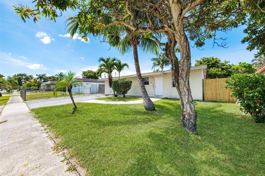 En Venta: $497,000 (5 camas, 3 baños, 1662 Pies cuadrados)
