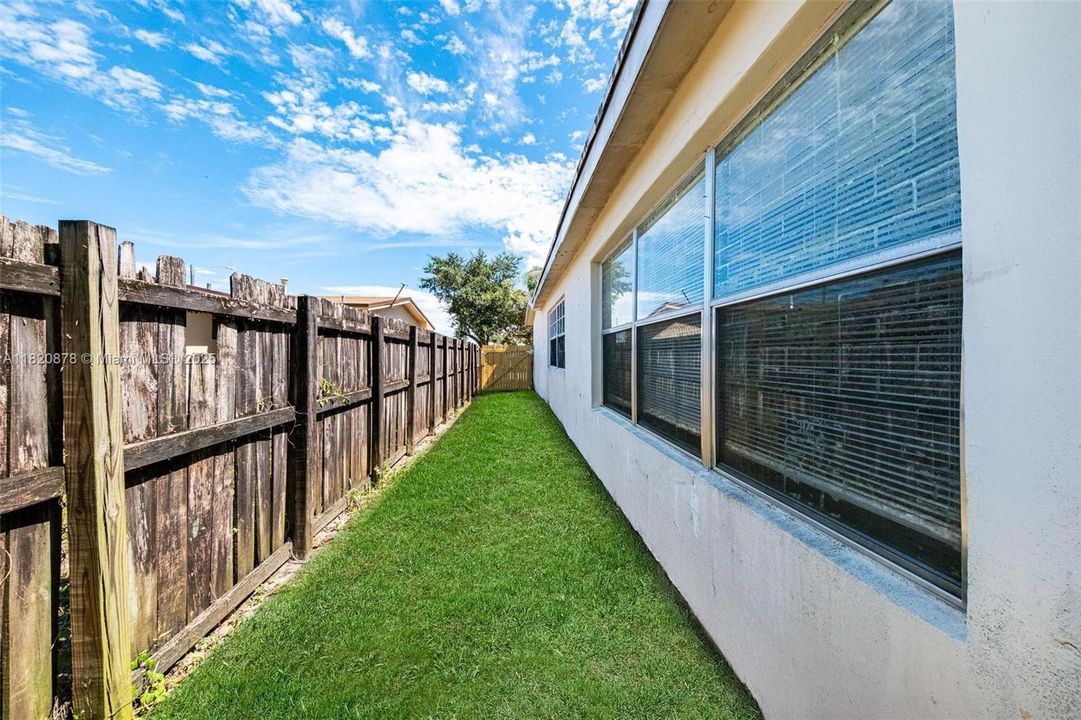En Venta: $497,000 (5 camas, 3 baños, 1662 Pies cuadrados)
