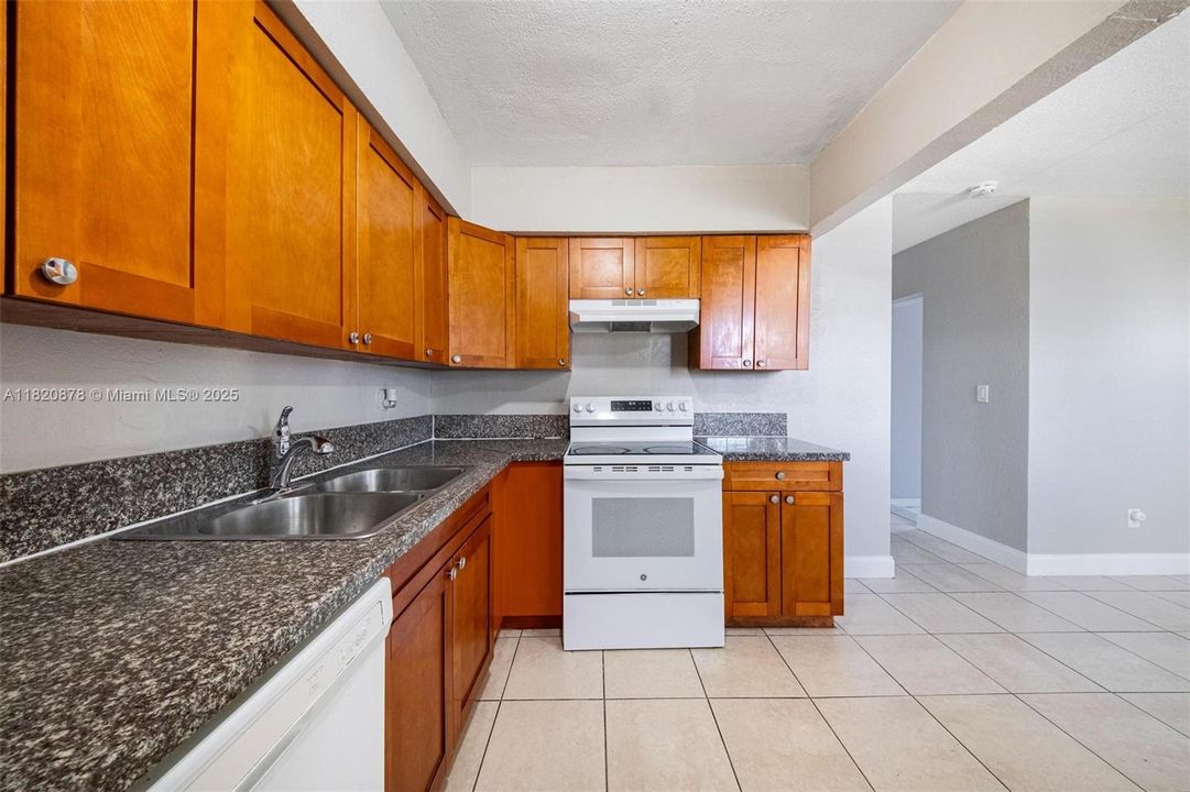 En Venta: $497,000 (5 camas, 3 baños, 1662 Pies cuadrados)