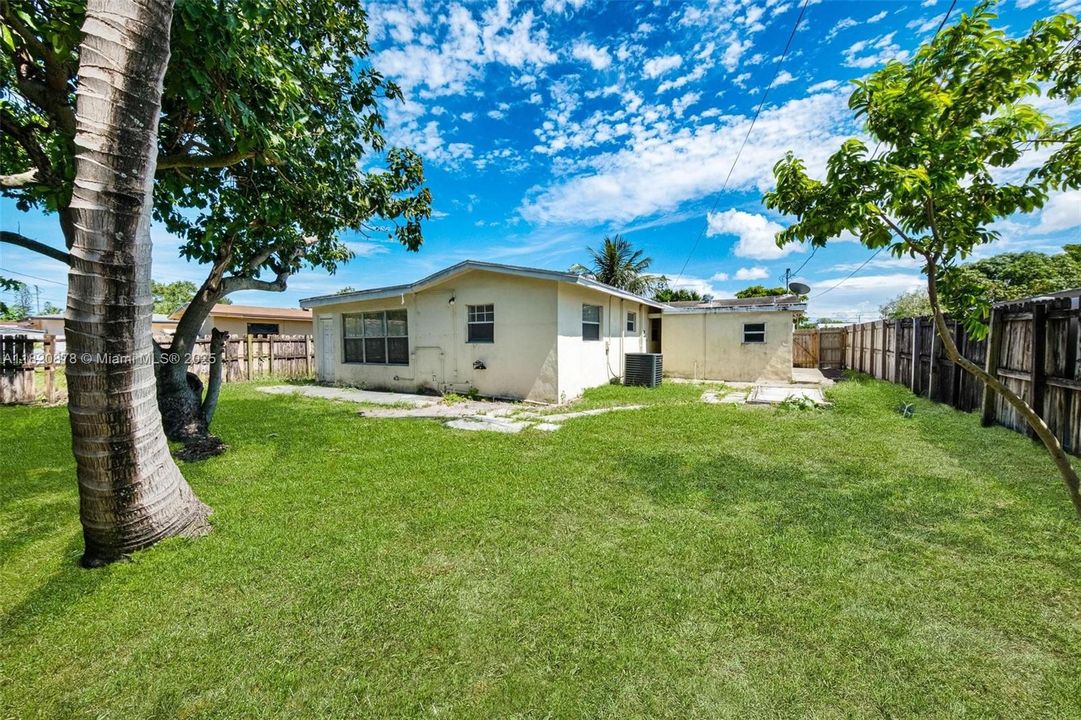 En Venta: $497,000 (5 camas, 3 baños, 1662 Pies cuadrados)