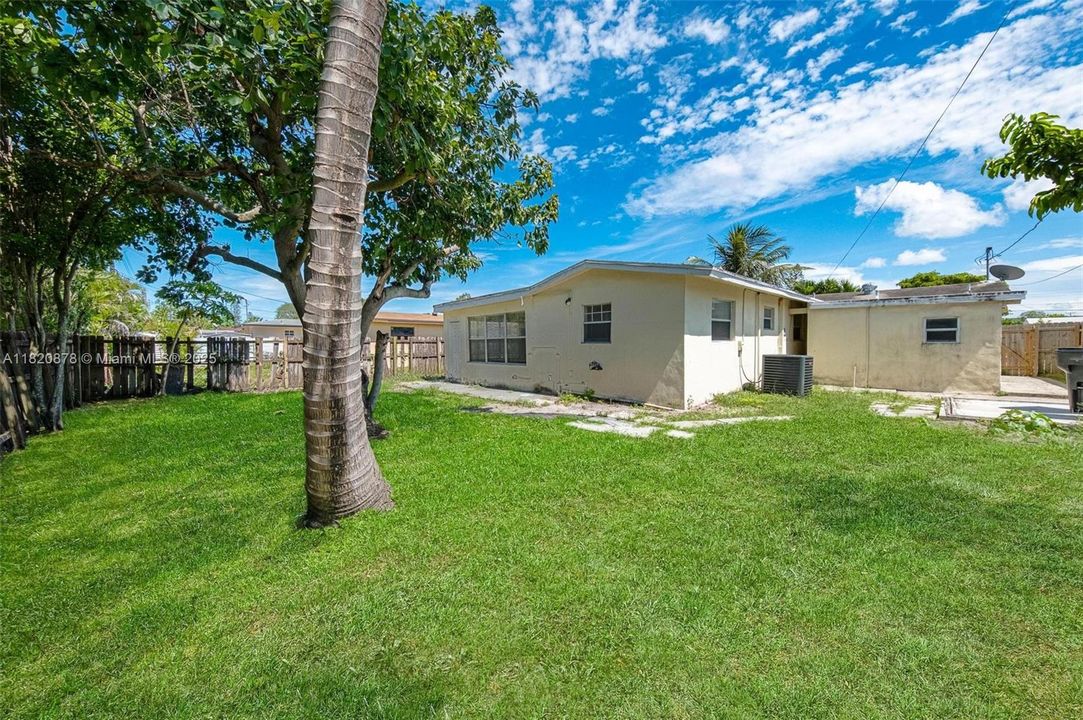 En Venta: $497,000 (5 camas, 3 baños, 1662 Pies cuadrados)