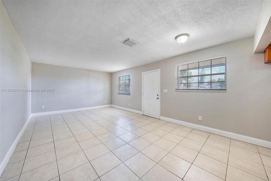 En Venta: $497,000 (5 camas, 3 baños, 1662 Pies cuadrados)