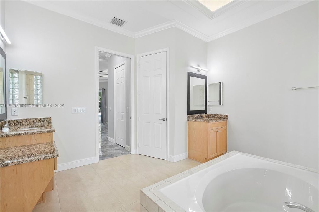 For Sale: $1,800,000 (5 beds, 4 baths, 4143 Square Feet)