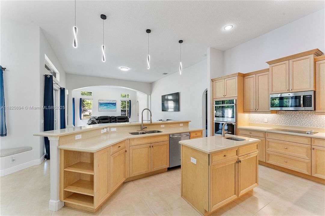 For Sale: $1,800,000 (5 beds, 4 baths, 4143 Square Feet)