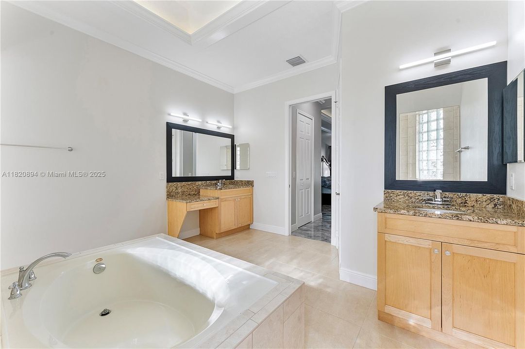 For Sale: $1,800,000 (5 beds, 4 baths, 4143 Square Feet)