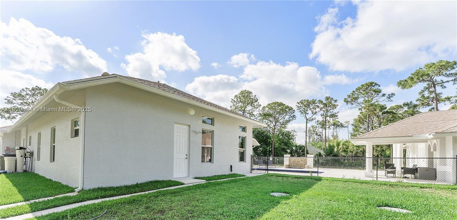 For Sale: $1,800,000 (5 beds, 4 baths, 4143 Square Feet)