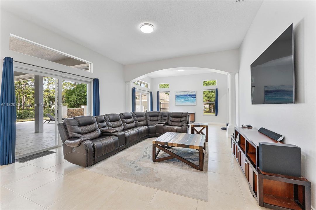 For Sale: $1,800,000 (5 beds, 4 baths, 4143 Square Feet)