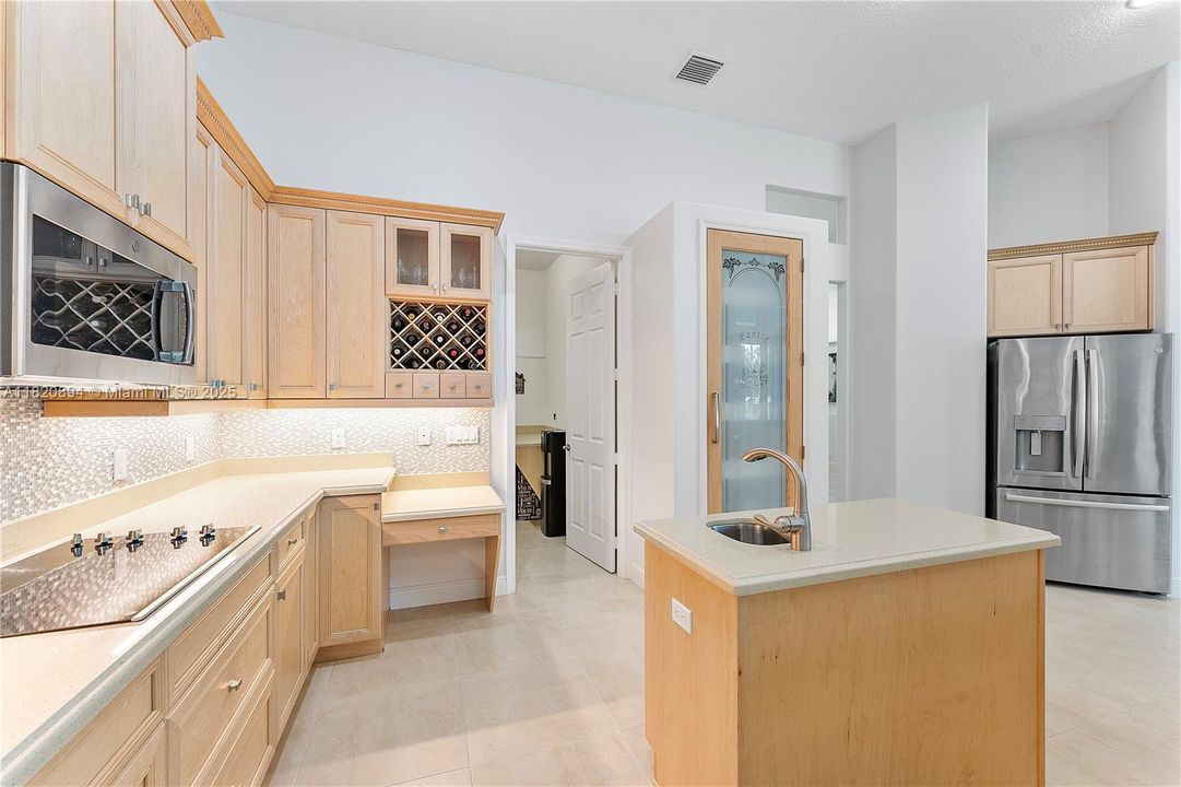 For Sale: $1,800,000 (5 beds, 4 baths, 4143 Square Feet)