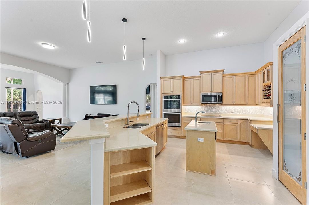 For Sale: $1,800,000 (5 beds, 4 baths, 4143 Square Feet)