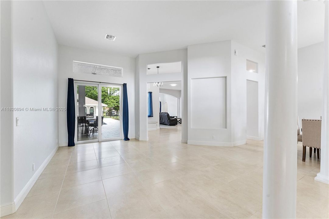 For Sale: $1,800,000 (5 beds, 4 baths, 4143 Square Feet)