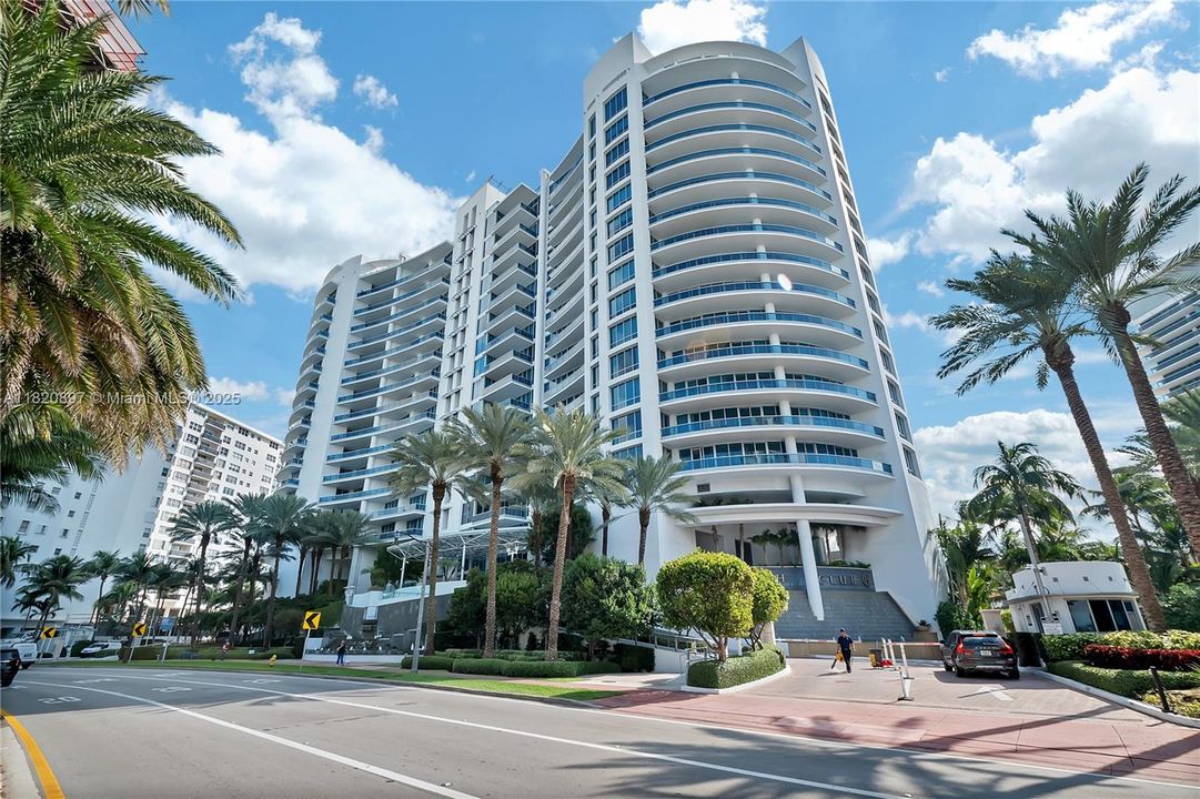 En Venta: $3,690,000 (3 camas, 4 baños, 2572 Pies cuadrados)