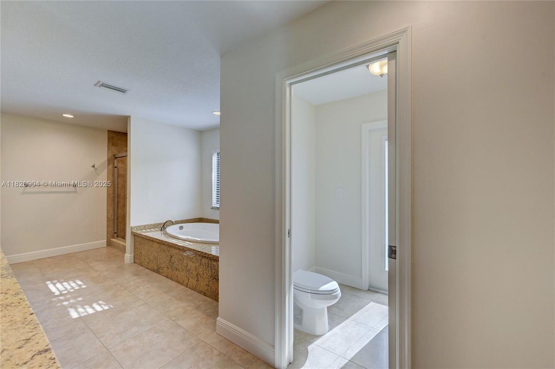 最近租的: $6,995 (4 贝兹, 2 浴室, 2734 平方英尺)