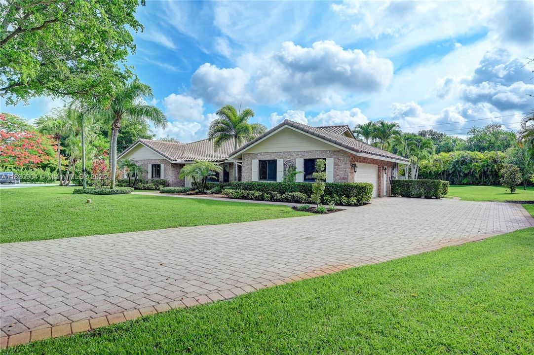 最近租的: $6,995 (4 贝兹, 2 浴室, 2734 平方英尺)