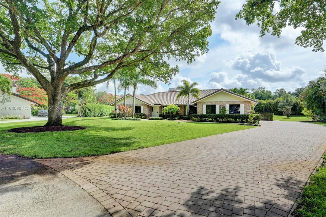 最近租的: $6,995 (4 贝兹, 2 浴室, 2734 平方英尺)