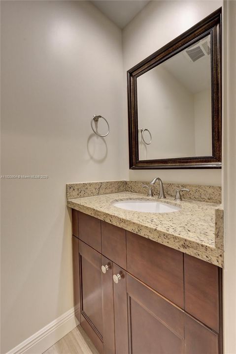 最近租的: $6,995 (4 贝兹, 2 浴室, 2734 平方英尺)