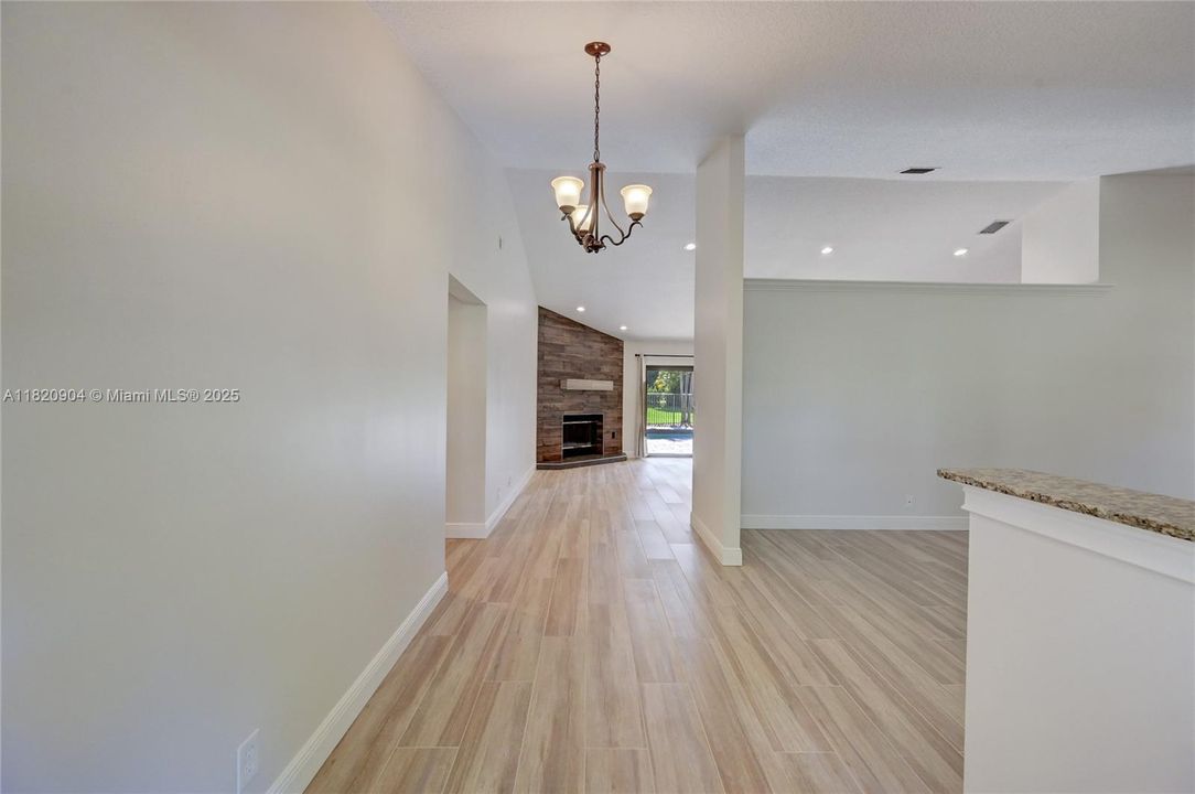 最近租的: $6,995 (4 贝兹, 2 浴室, 2734 平方英尺)