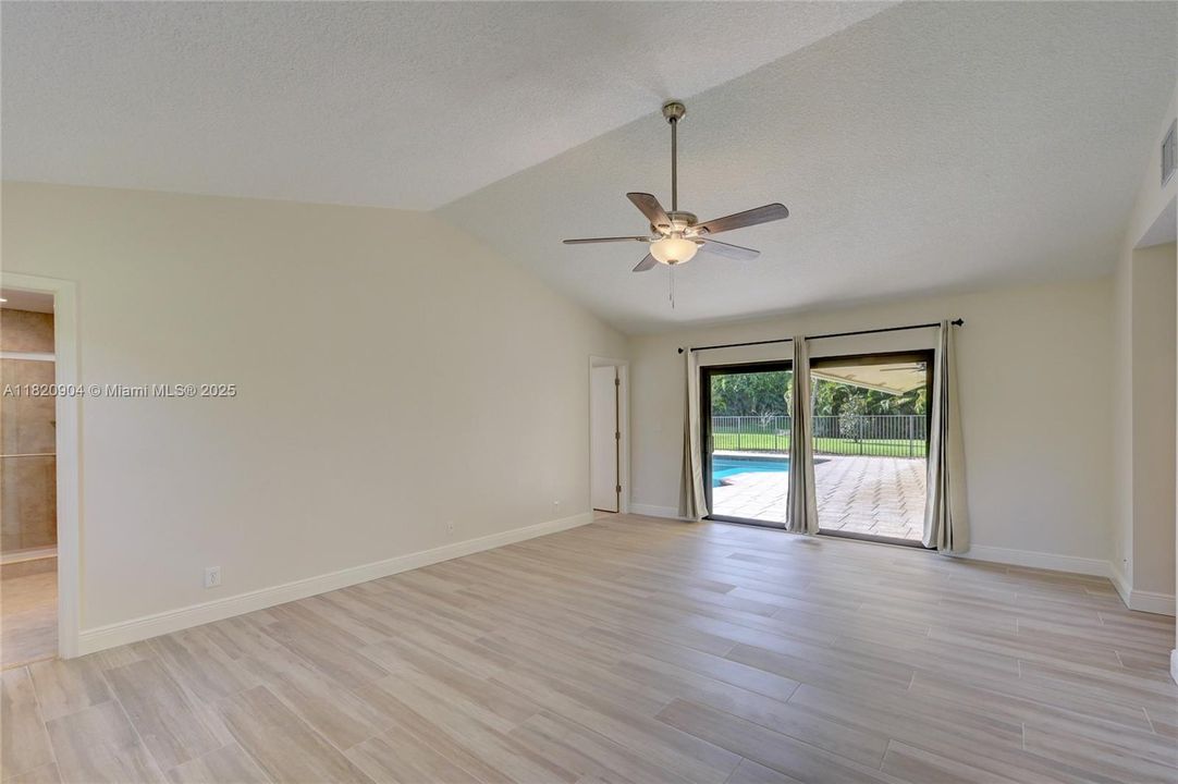 最近租的: $6,995 (4 贝兹, 2 浴室, 2734 平方英尺)