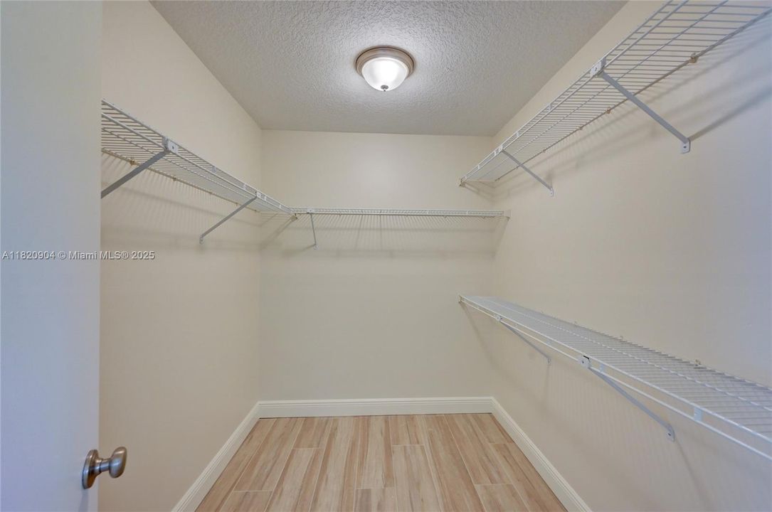 最近租的: $6,995 (4 贝兹, 2 浴室, 2734 平方英尺)