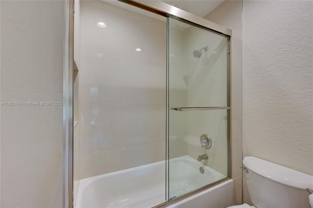 最近租的: $6,995 (4 贝兹, 2 浴室, 2734 平方英尺)