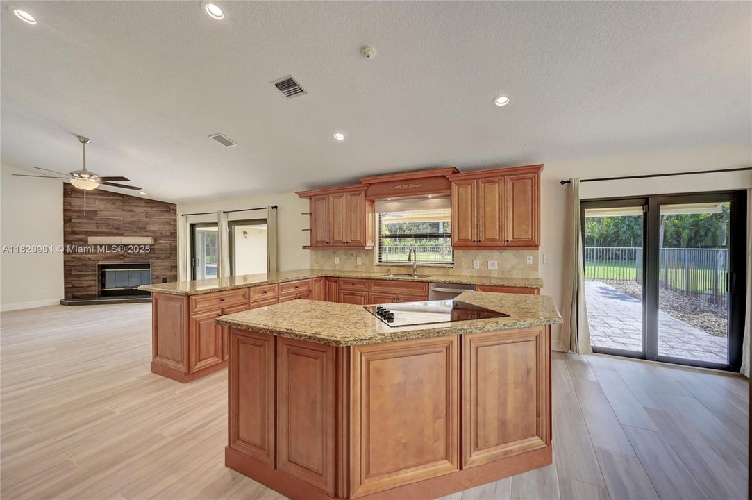 最近租的: $6,995 (4 贝兹, 2 浴室, 2734 平方英尺)