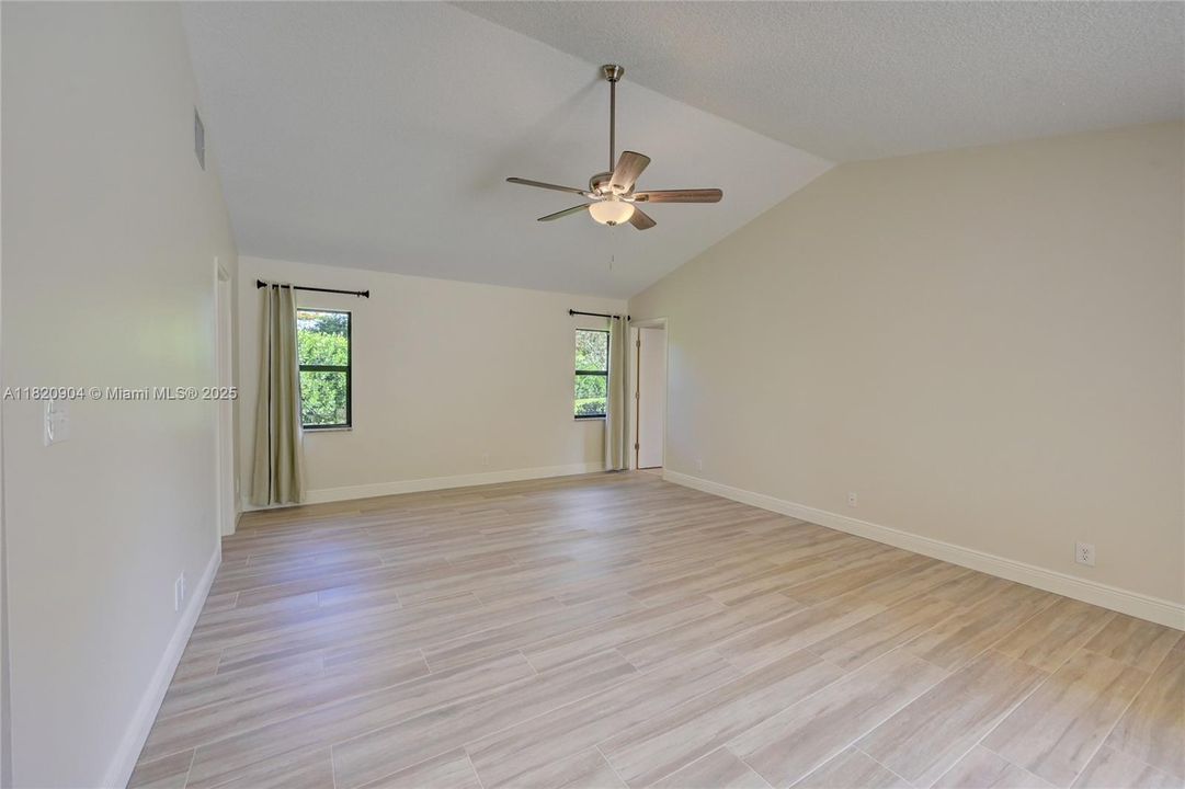 最近租的: $6,995 (4 贝兹, 2 浴室, 2734 平方英尺)