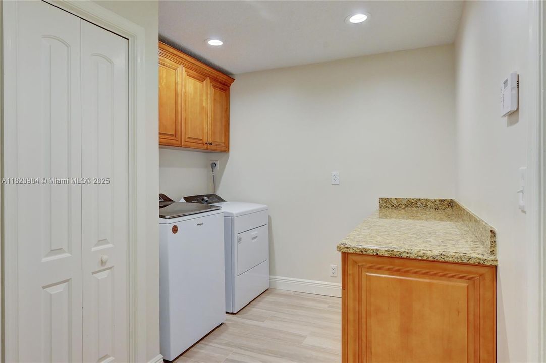 最近租的: $6,995 (4 贝兹, 2 浴室, 2734 平方英尺)