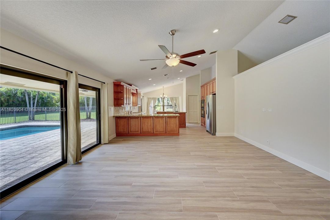 最近租的: $6,995 (4 贝兹, 2 浴室, 2734 平方英尺)