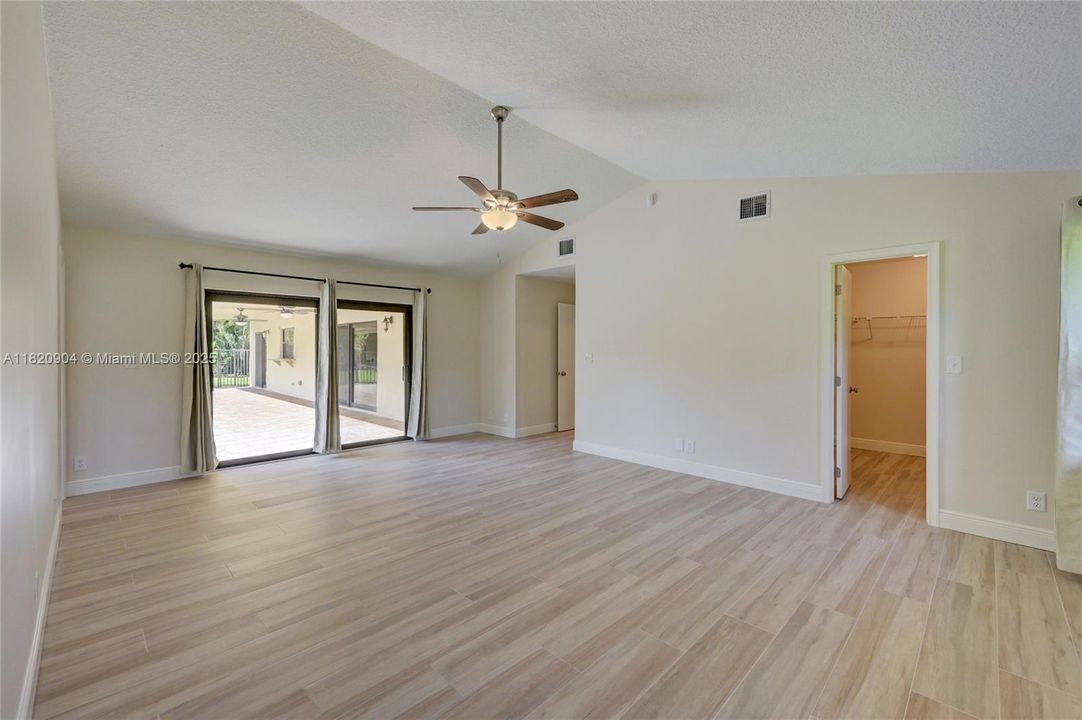 最近租的: $6,995 (4 贝兹, 2 浴室, 2734 平方英尺)