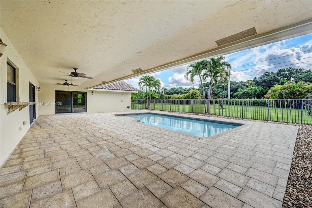 最近租的: $6,995 (4 贝兹, 2 浴室, 2734 平方英尺)