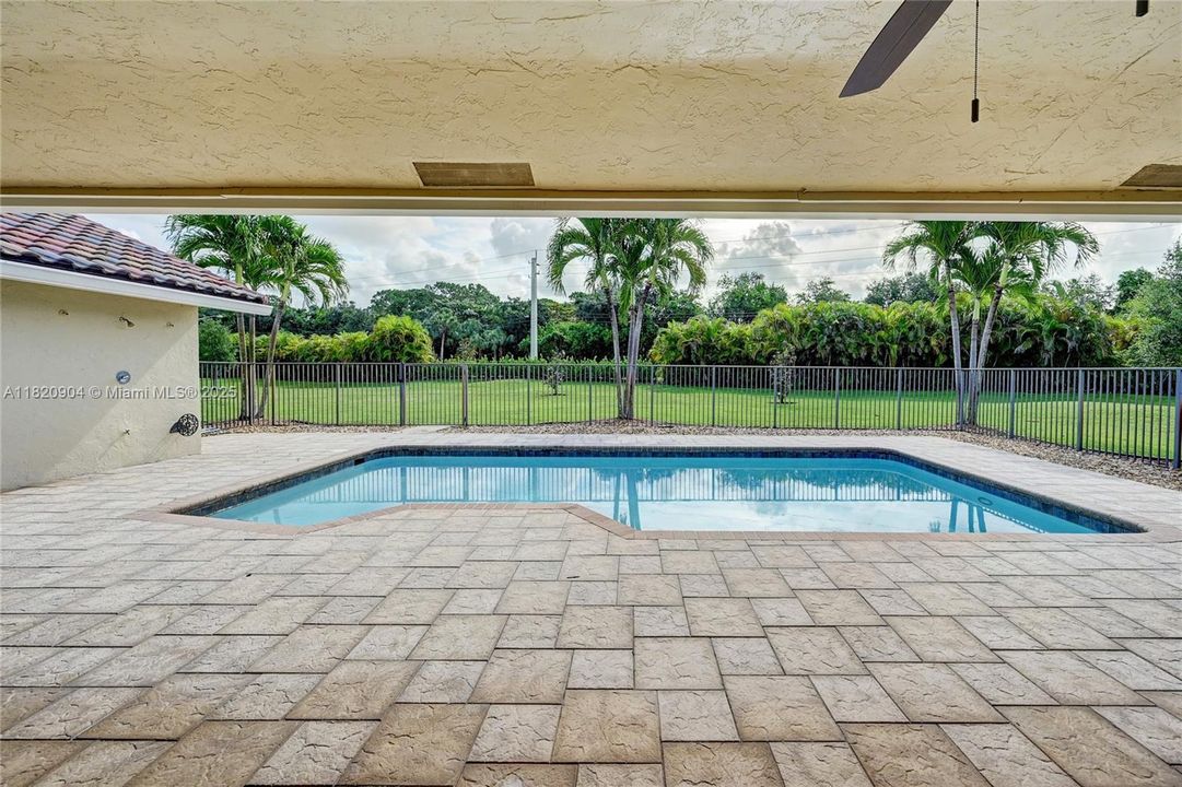 最近租的: $6,995 (4 贝兹, 2 浴室, 2734 平方英尺)