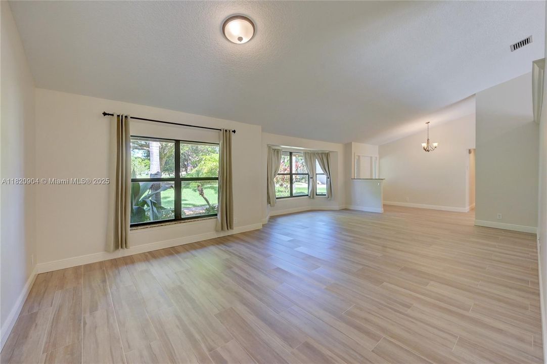 最近租的: $6,995 (4 贝兹, 2 浴室, 2734 平方英尺)