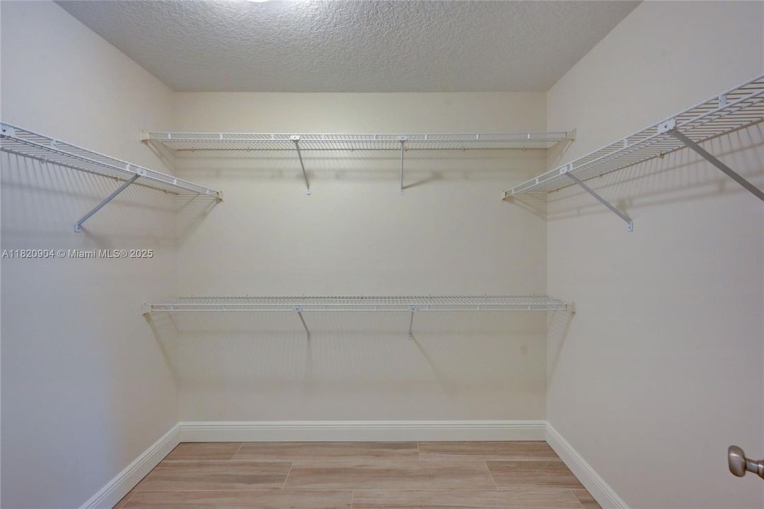 最近租的: $6,995 (4 贝兹, 2 浴室, 2734 平方英尺)