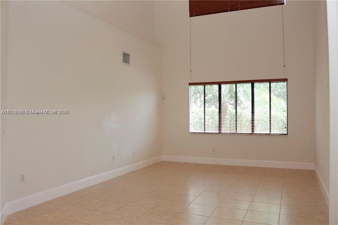 For Sale: $1,275,000 (5 beds, 4 baths, 4717 Square Feet)