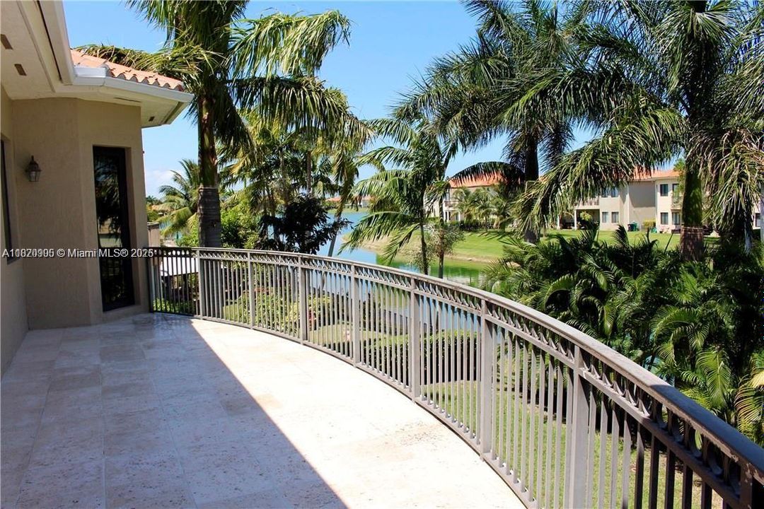 For Sale: $1,275,000 (5 beds, 4 baths, 4717 Square Feet)