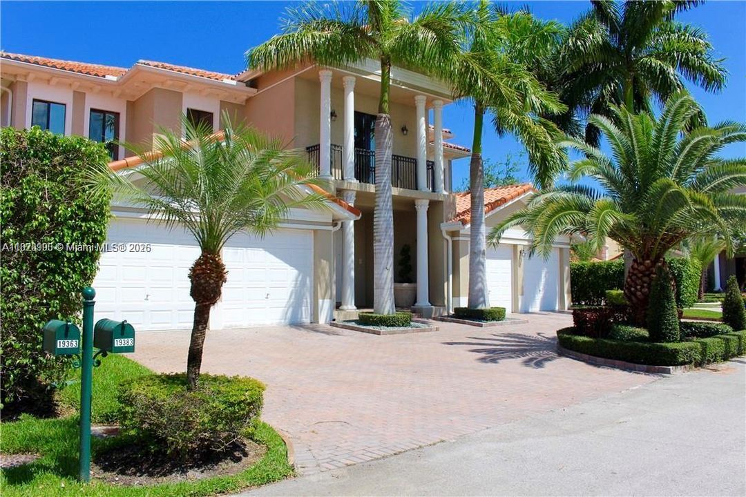 For Sale: $1,275,000 (5 beds, 4 baths, 4717 Square Feet)