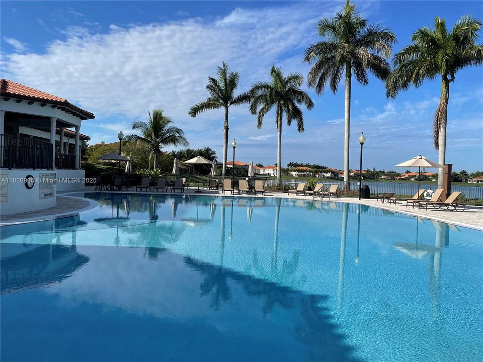 For Sale: $1,275,000 (5 beds, 4 baths, 4717 Square Feet)