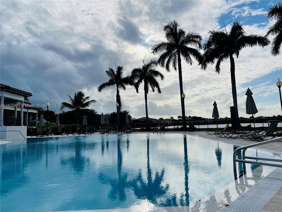 For Sale: $1,275,000 (5 beds, 4 baths, 4717 Square Feet)