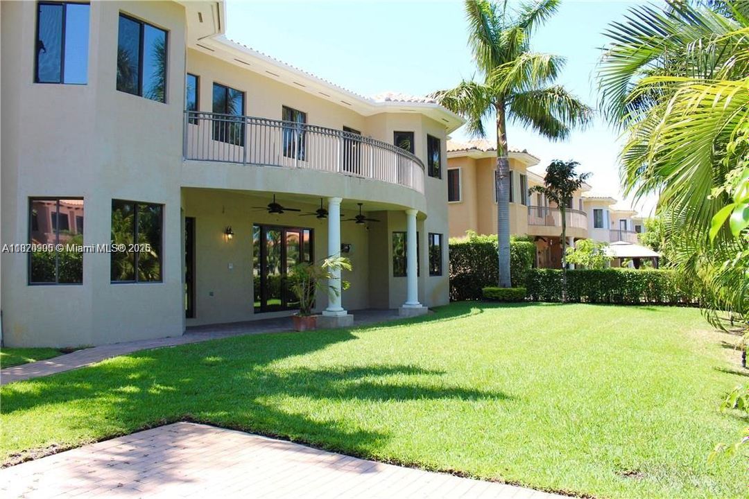 For Sale: $1,275,000 (5 beds, 4 baths, 4717 Square Feet)