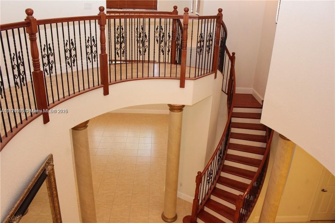 For Sale: $1,275,000 (5 beds, 4 baths, 4717 Square Feet)