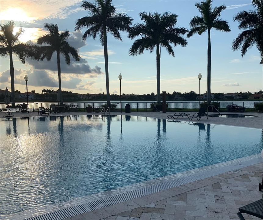 For Sale: $1,275,000 (5 beds, 4 baths, 4717 Square Feet)