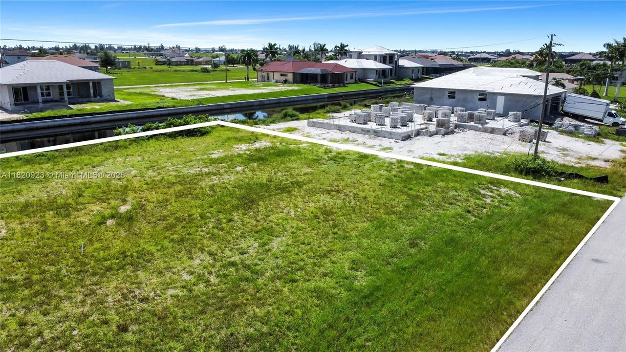 На продажу: $150,000 (0.23 acres)