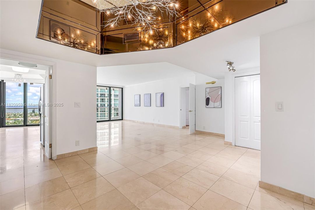 For Sale: $550,000 (2 beds, 2 baths, 1560 Square Feet)