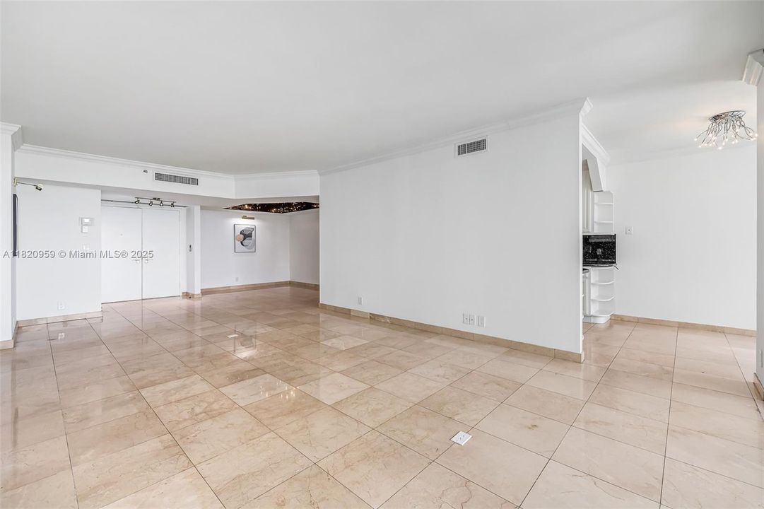 For Sale: $550,000 (2 beds, 2 baths, 1560 Square Feet)