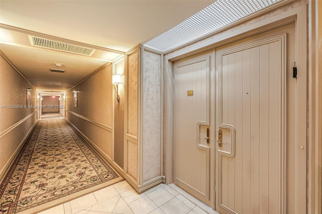 For Sale: $550,000 (2 beds, 2 baths, 1560 Square Feet)