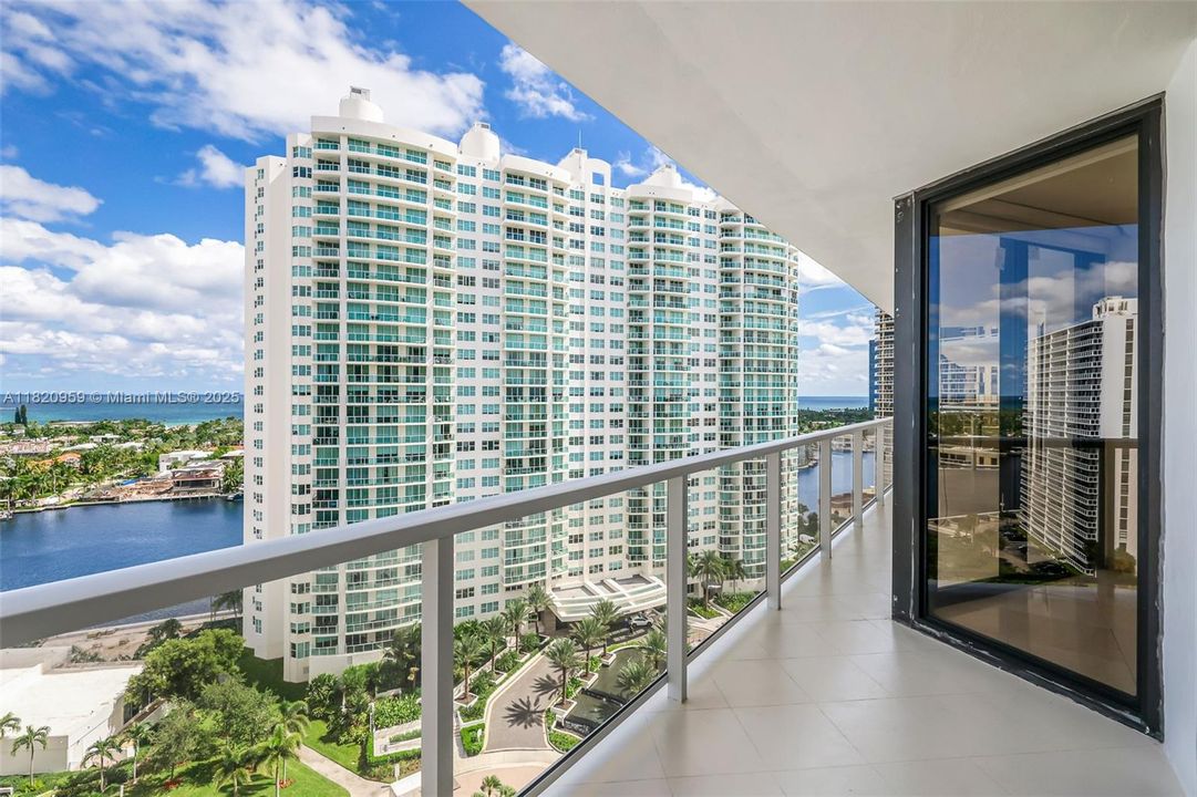 For Sale: $550,000 (2 beds, 2 baths, 1560 Square Feet)