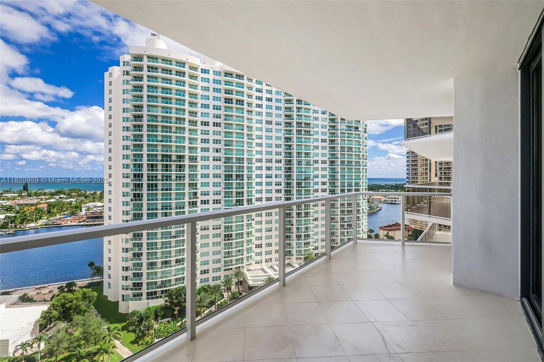 For Sale: $550,000 (2 beds, 2 baths, 1560 Square Feet)