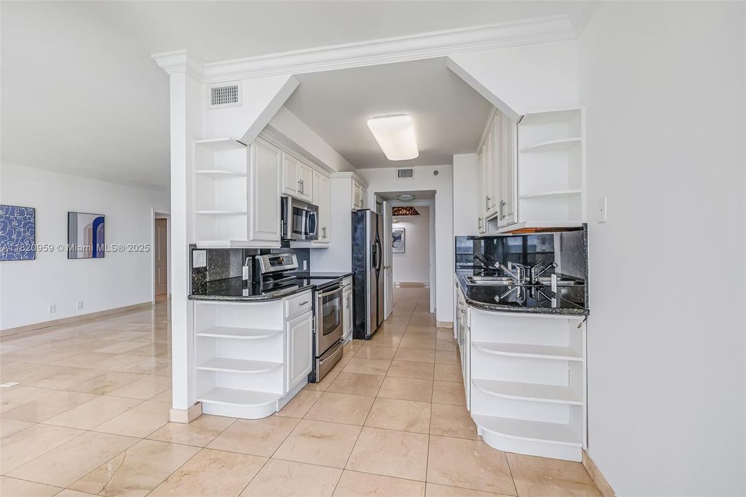 For Sale: $550,000 (2 beds, 2 baths, 1560 Square Feet)