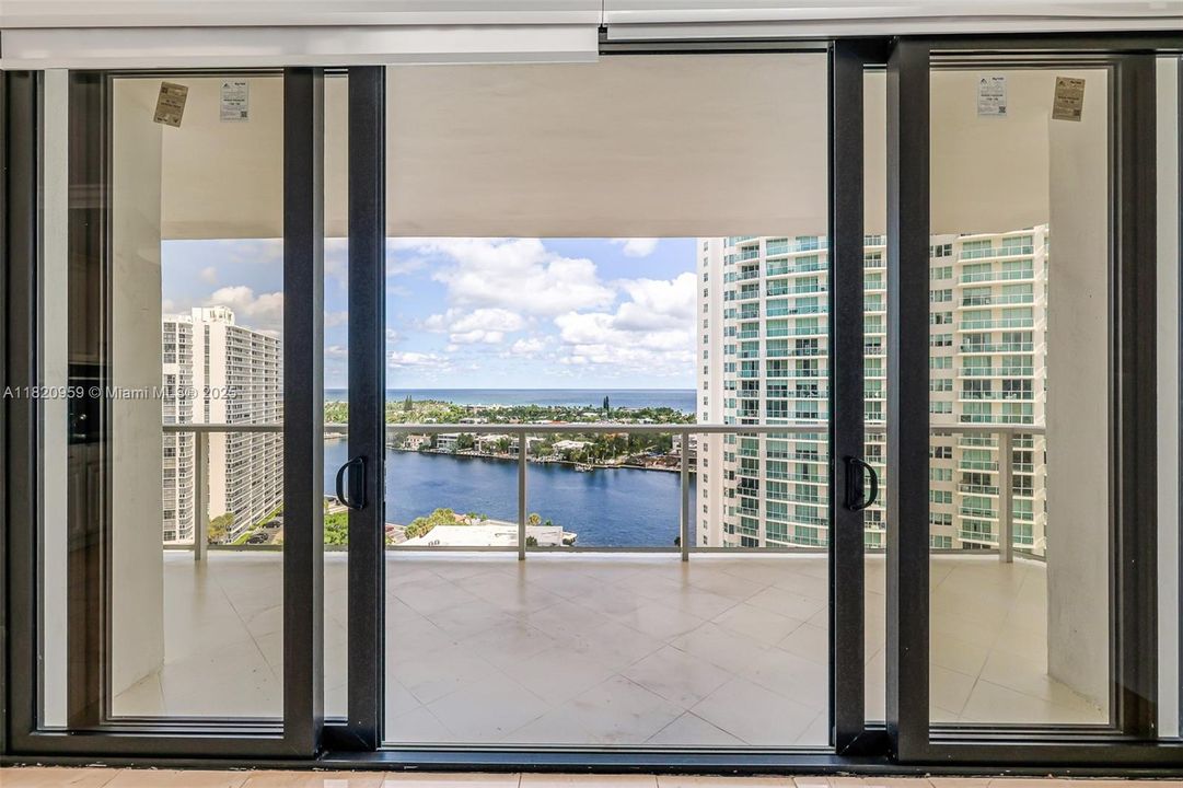 For Sale: $550,000 (2 beds, 2 baths, 1560 Square Feet)